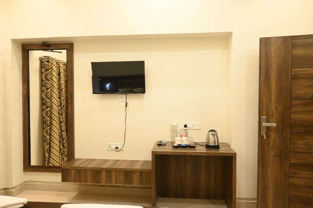 Manan AC 101 || Manan Homestay